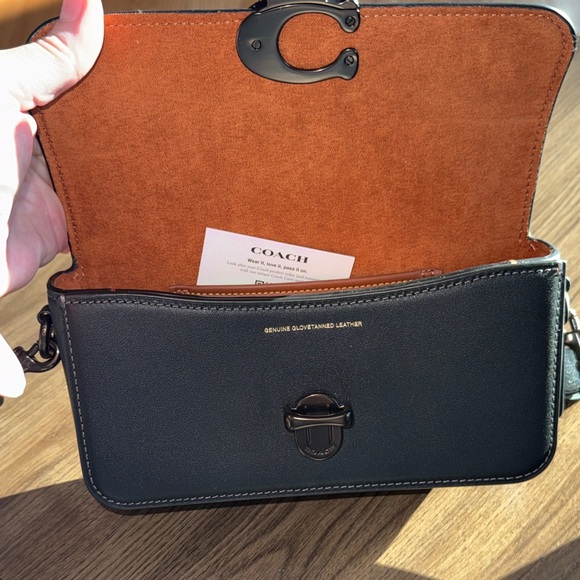 Authentic Coach Black leather shoulder bag BNWT suede interior with key to lock. - Picture 2 of 16